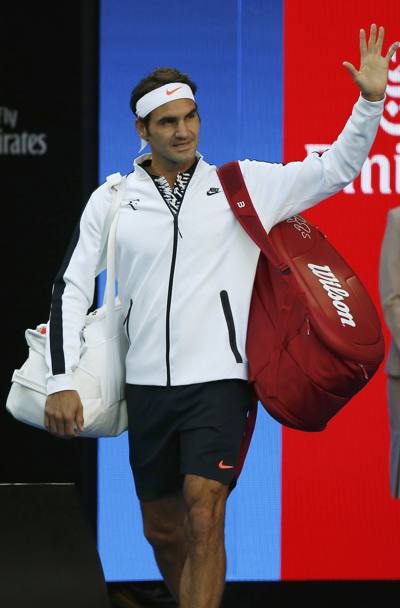 L&#39; ingresso di Roger Federer per la partita contro Mischa Zverev. (Reuters)